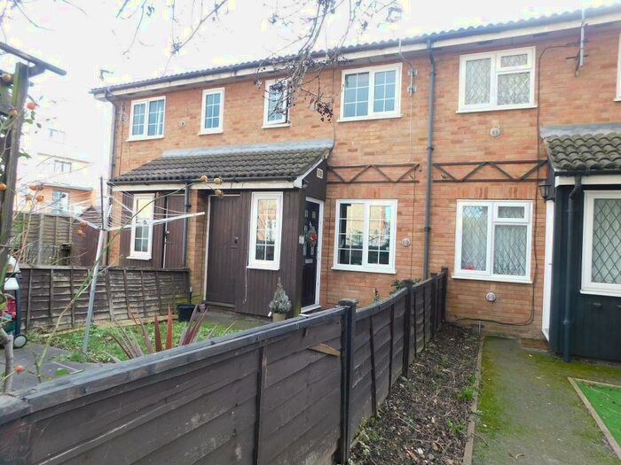 1 Bedroom Terraced House To Rent In Meadowbrook Close, Colnbrook, SL3