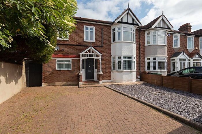 5 Bedroom Property To Rent In Warboys Crescent, Highams Park, E4