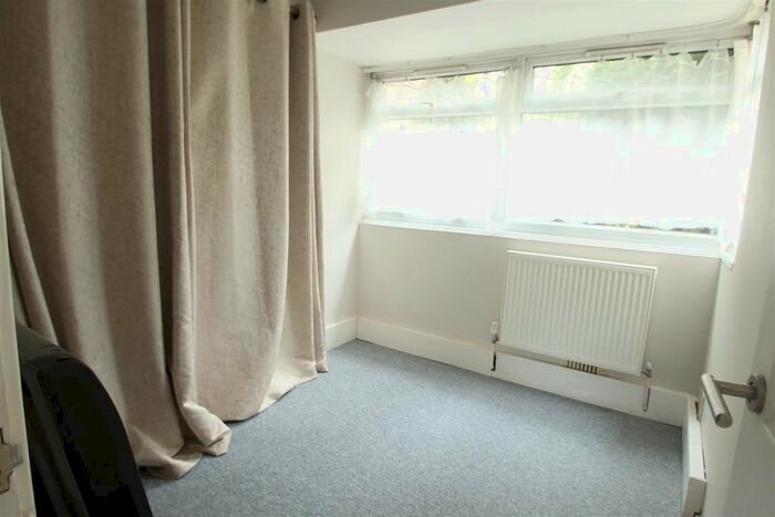 2 Bedroom Flat For Sale In Lordswood Road, Harborne, Birmingham, B17