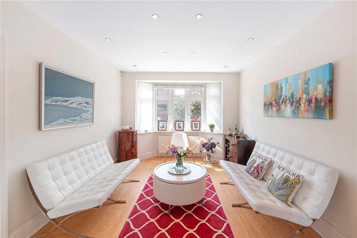 5 Bedroom Semi-Detached House For Sale In Rosendale Road, London, SE21
