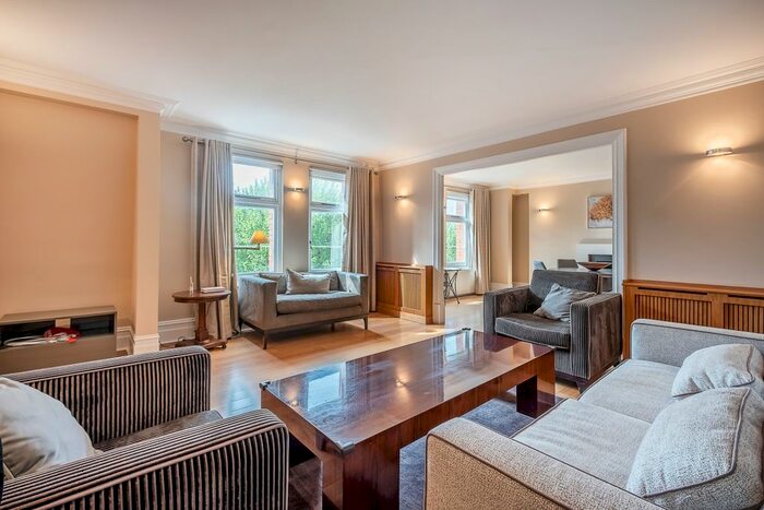 4 Bedroom Flat To Rent In Iverna Court, London, W8