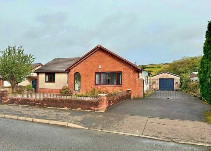 3 Bedroom Detached Bungalow For Sale In Armour Wynd, Dalmellington, KA6