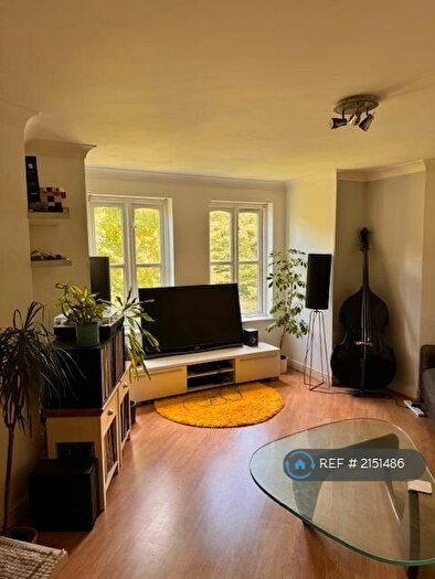 2 Bedroom Flat To Rent In Victoria Pak, Manchester, M14