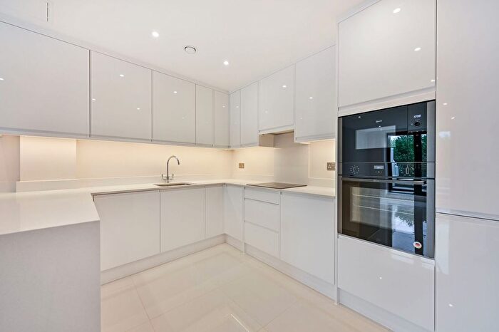 2 Bedroom Flat To Rent In Merton Road, South Wimbledon, London, SW19