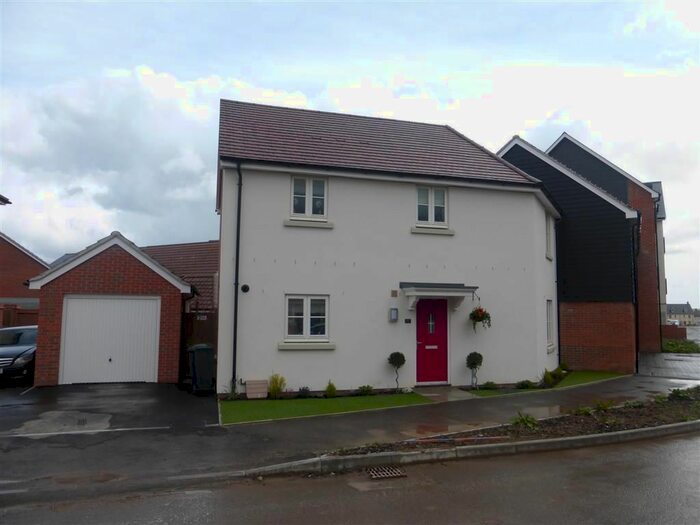 3 Bedroom Property To Rent In Maple Road, Shaftesbury, SP7