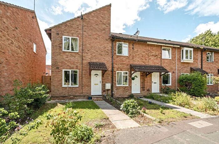 3 Bedroom End Of Terrace House For Sale In Chalgrove Field, Freshbrook, Swindon, SN5
