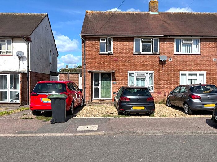3 Bedroom Semi-Detached House To Rent In Farley Hill, Luton, LU1