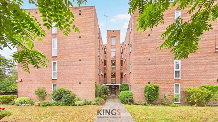 2 Bedroom Flat For Sale In Hawkshead Road, Potters Bar, EN6