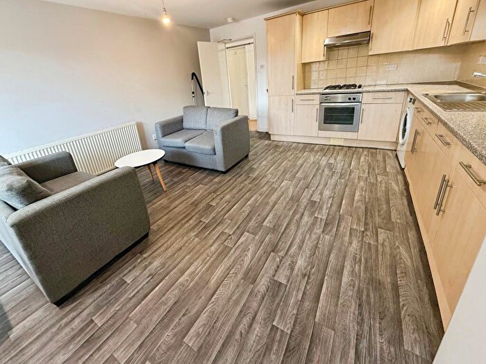 4 Bedroom Flat To Rent In Chapel Court, Lenton, East Midlands, NG7