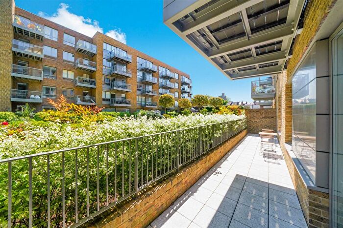 2 Bedroom Flat To Rent In High Street, London, N8