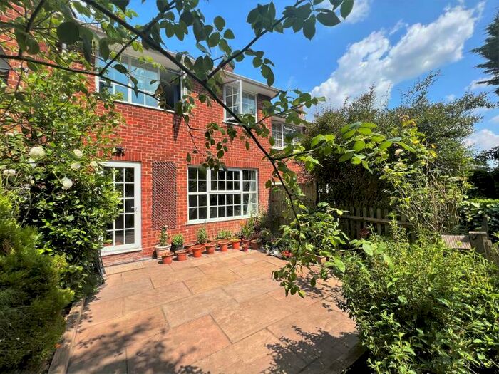 3 Bedroom Terraced House To Rent In Woking, GU22