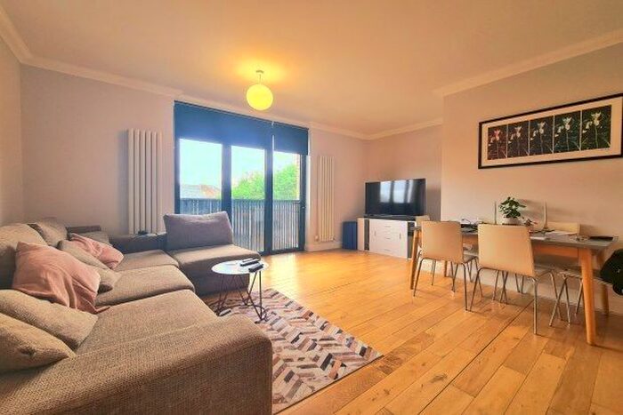 2 Bedroom Flat To Rent In Station Road, West Wickham, BR4