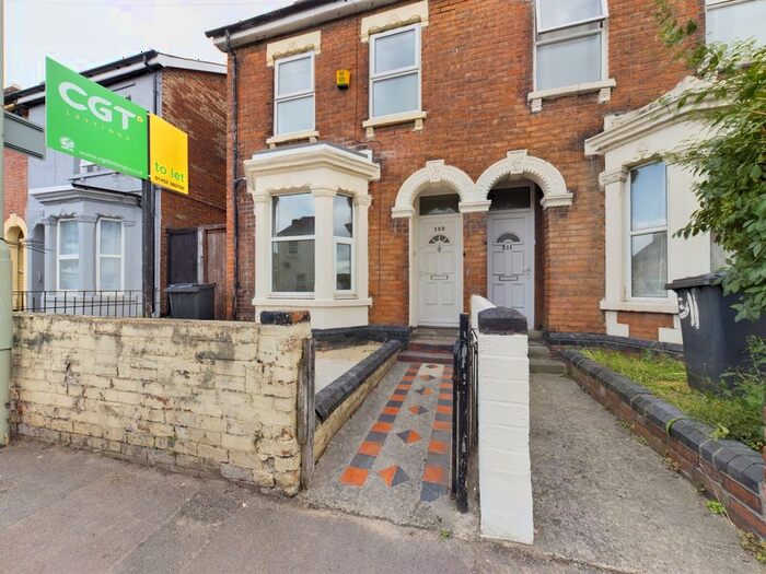 3 Bedroom Semi-Detached House To Rent In Barton Street, Gloucester, GL1