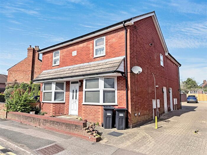 1 Bedroom Flat For Sale In Water Eaton Road, Bletchley, Milton Keynes, MK2