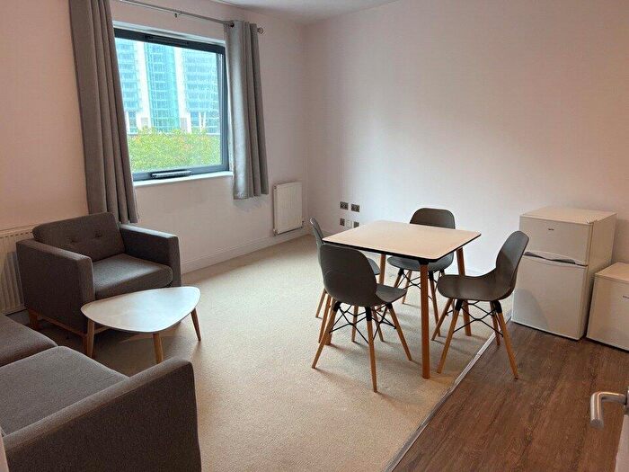 2 Bedroom Apartment To Rent In Summer Lane, Honduras Wharf, B19