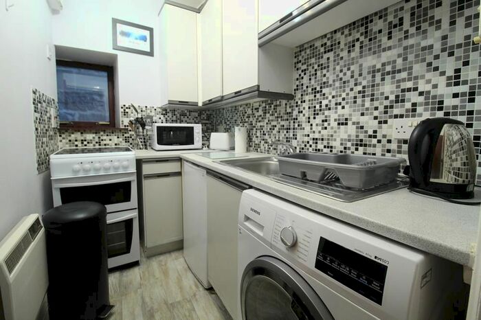 2 Bedroom Flat To Rent In Crown Terrace, Flat, AB11