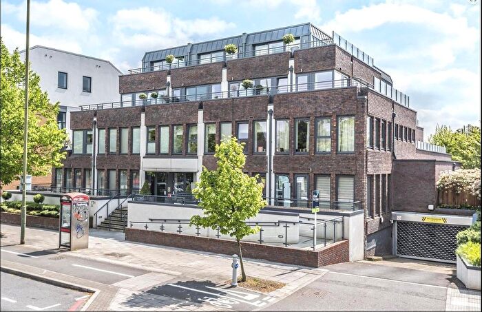 1 Bedroom Flat For Sale In Lower Richmond Road, Richmond, TW9