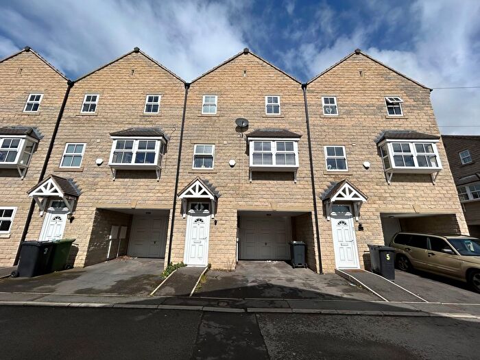 4 Bedroom Property To Rent In Alder Mews, Batley, WF17