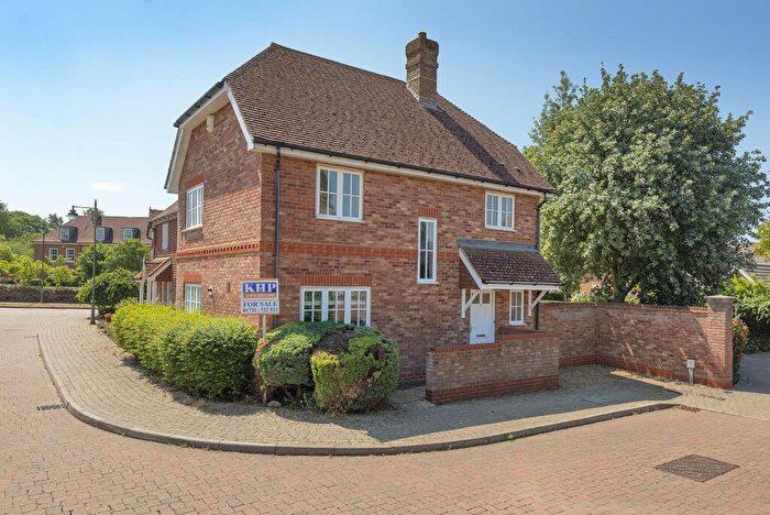 4 Bedroom Semi-Detached House To Rent In Hawthornden Close, Kings Hill, ME19
