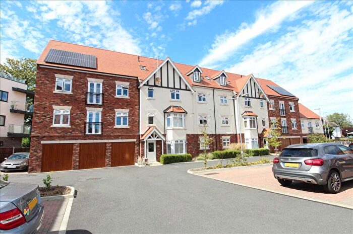 2 Bedroom Apartment To Rent In Albany Court, Leigh On Sea, SS9