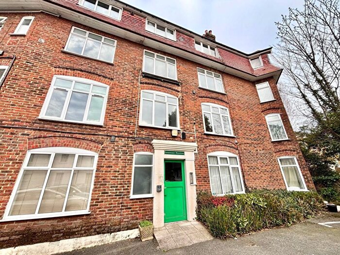 2 Bedroom Flat To Rent In Grosvenor Square, Southampton, SO15