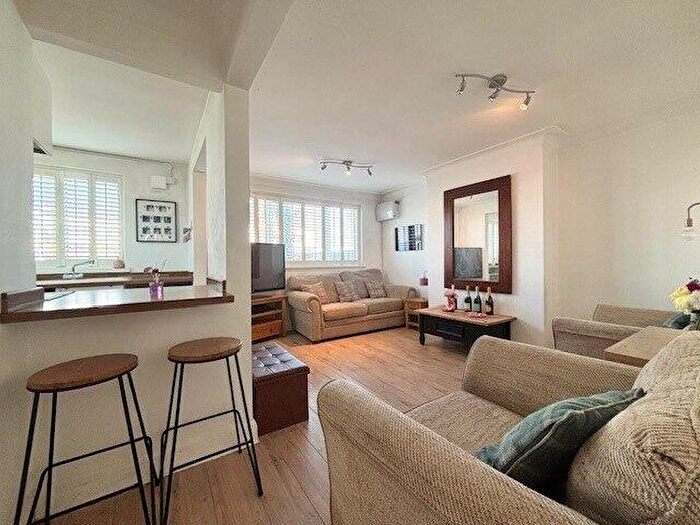 2 Bedroom Maisonette For Sale In Rayleigh Road, Hutton, CM13