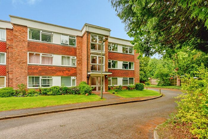 2 Bedroom Flat For Sale In Doods Park Road, Reigate, RH2