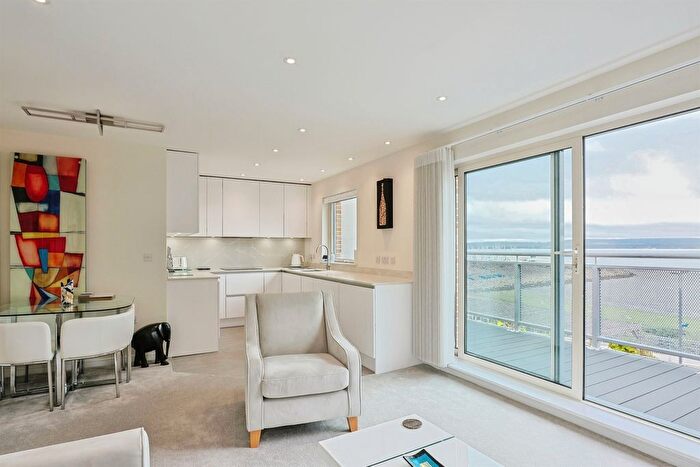 2 Bedroom Flat For Sale In Stone Close, Poole, BH15