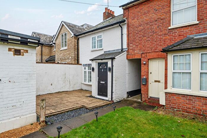 2 Bedroom Cottage To Rent In Kingsway Farnham Common, SL2