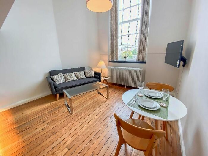 1 Bedroom Flat To Rent In Flat, Mcdonald Road, Edinburgh, EH7