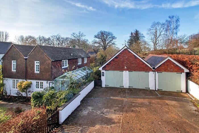 4 Bedroom Detached House For Sale In Lovehurst Lane, Staplehurst, Kent, TN12