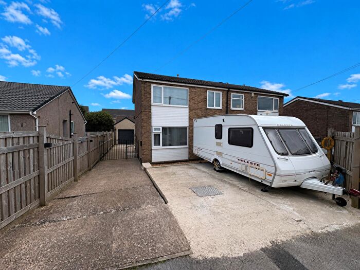 3 Bedroom Semi Detached House For Sale In Ashlar Grove, Queensbury, Bradford, BD13