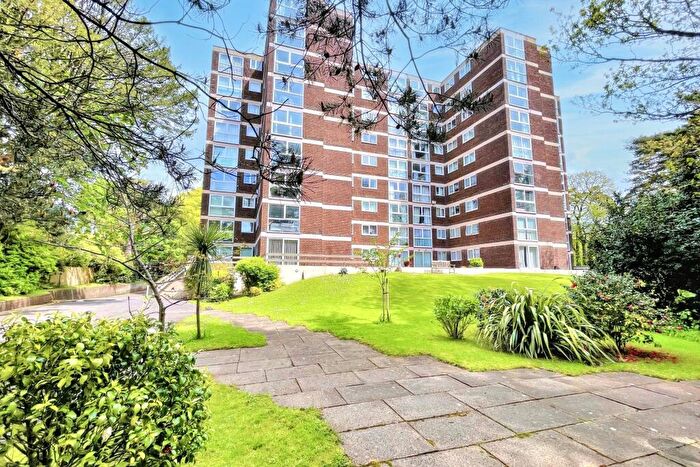 2 Bedroom Flat For Sale In East Cliff, BH1