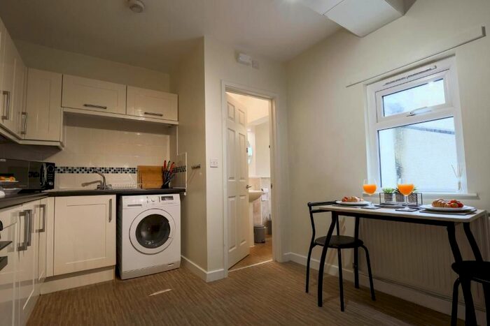 2 Bedroom Flat To Rent In Salop Pl, Glamorgan House, Penarth, Vale Of Glamorgan, CF64