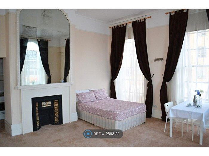 Studio To Rent In North Road, London, N7