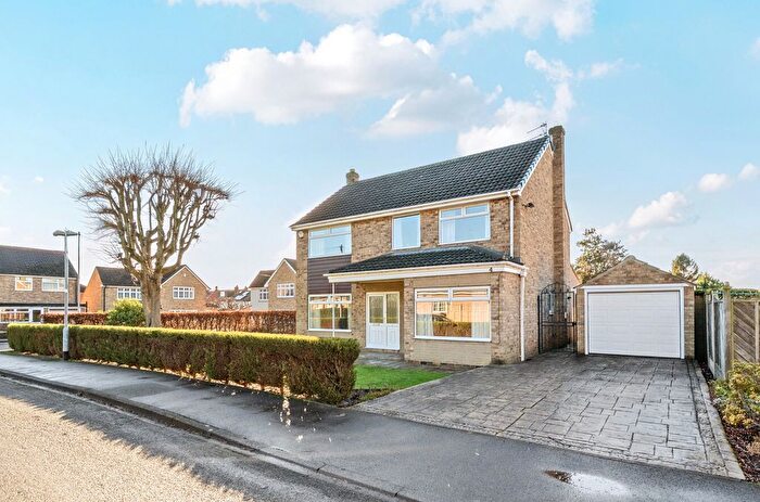 4 Bedroom Detached House For Sale In Alexandra Grove, Pudsey, West Yorkshire, LS28