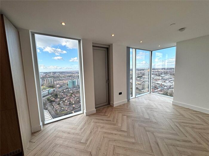 2 Bedroom Apartment To Rent In Bsd, Bsd Boulevard, Salford, M3