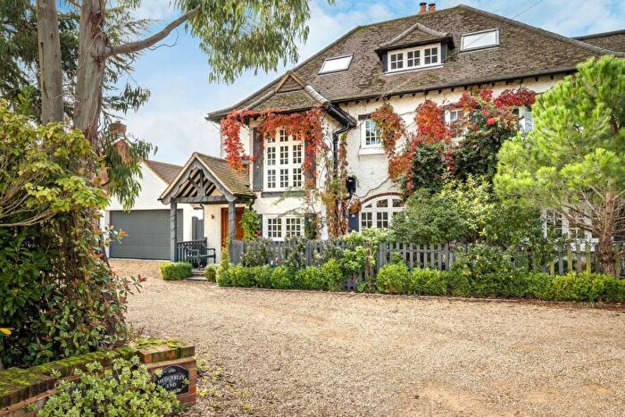 5 Bedroom Detached House To Rent In Hedgerley Lane Beaconsfield, HP9