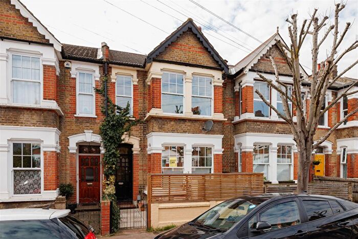 2 Bedroom Flat For Sale In Beacontree Road, Leytonstone, E11