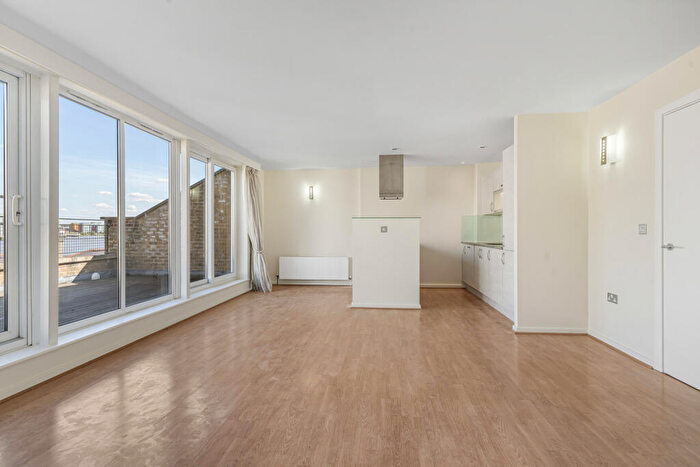 1 Bedroom Apartment To Rent In Cold Harbour, Canary Wharf, London, E14