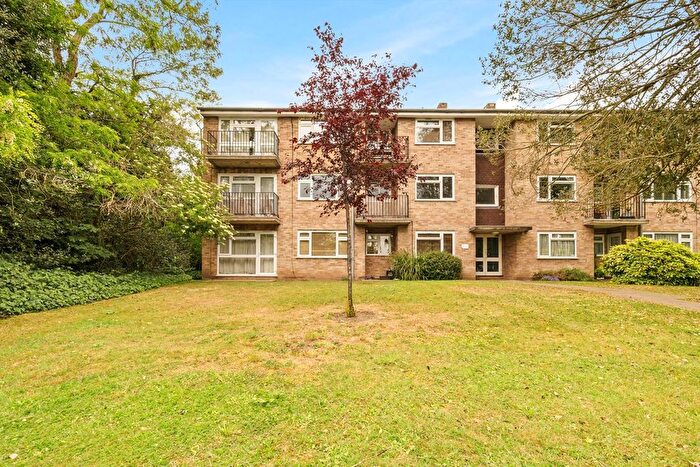 2 Bedroom Flat To Rent In Hampton Road, Teddington, TW11