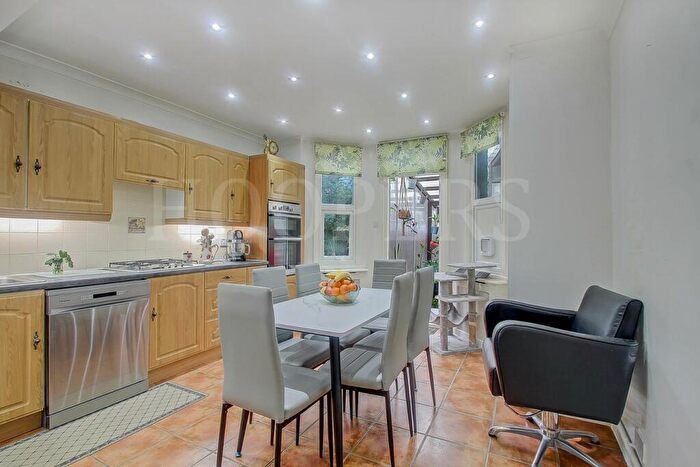 2 Bedroom Flat For Sale In Drayton Road, London, NW10