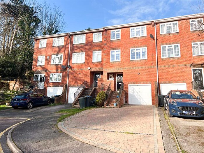 4 Bedroom Town House For Sale In Spindlewood Gardens, Croydon, CR0