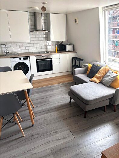 3 Bedroom Flat To Rent In Morning Lane, Homerton, E9