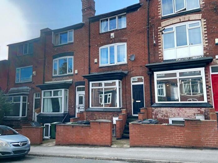 6 Bedroom Terraced House To Rent In Manor Drive, Hyde Park, Leeds, LS6