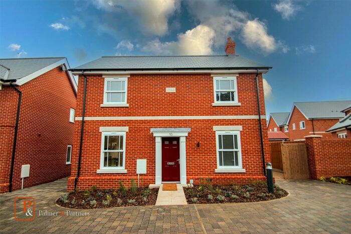 3 Bedroom Detached House To Rent In Bonita Walk, Colchester, Essex, CO4