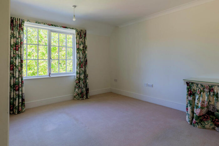2 Bedroom Retirement Property For Sale In Templeton Road, RG17