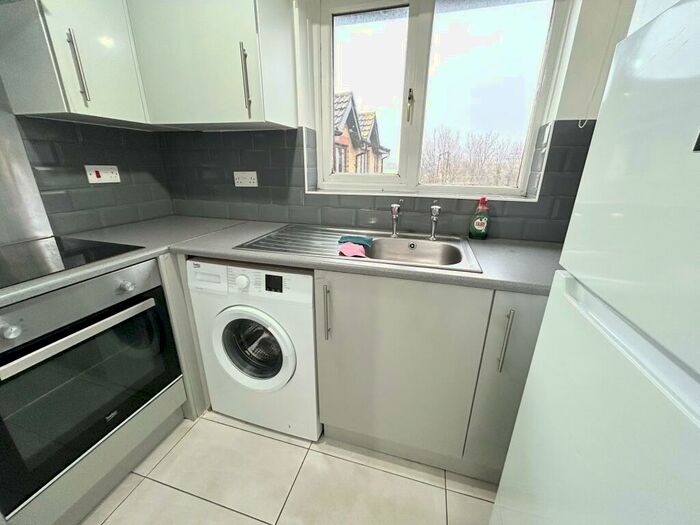 1 Bedroom Flat To Rent In Vignoles Road, Romford, RM7