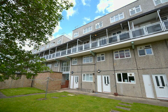 2 Bedroom Ground Maisonette To Rent In School Lane, Tolworth, KT6