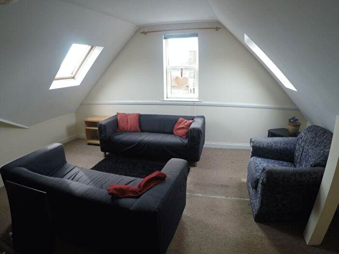 4 Bedroom Flat To Rent In Wimborne Road, BH9